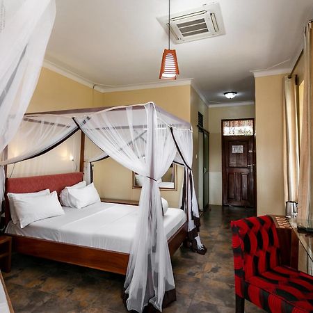 2 Friends Beach Hotel Entebbe Ngoại thất bức ảnh
