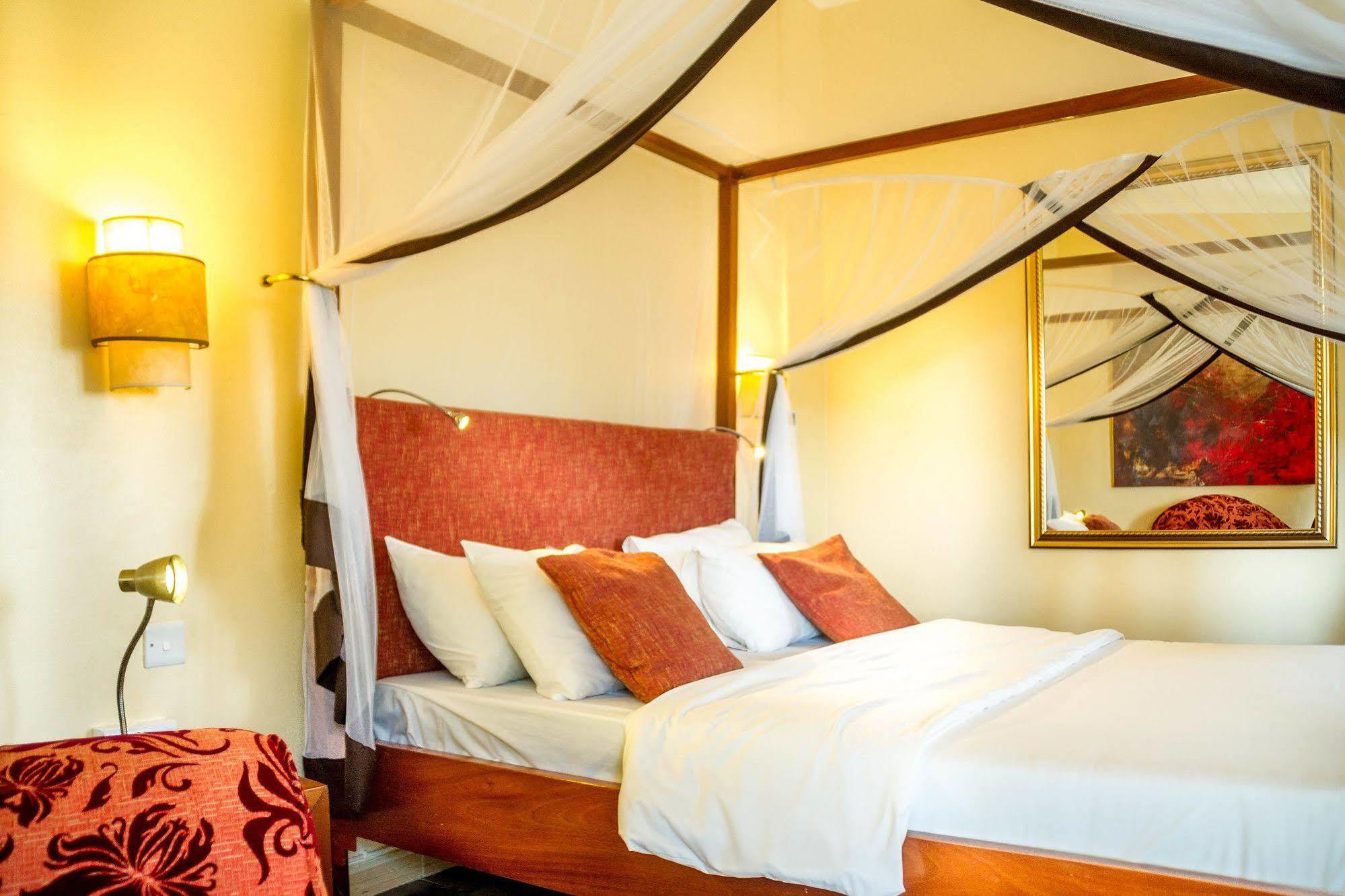 2 Friends Beach Hotel Entebbe Ngoại thất bức ảnh