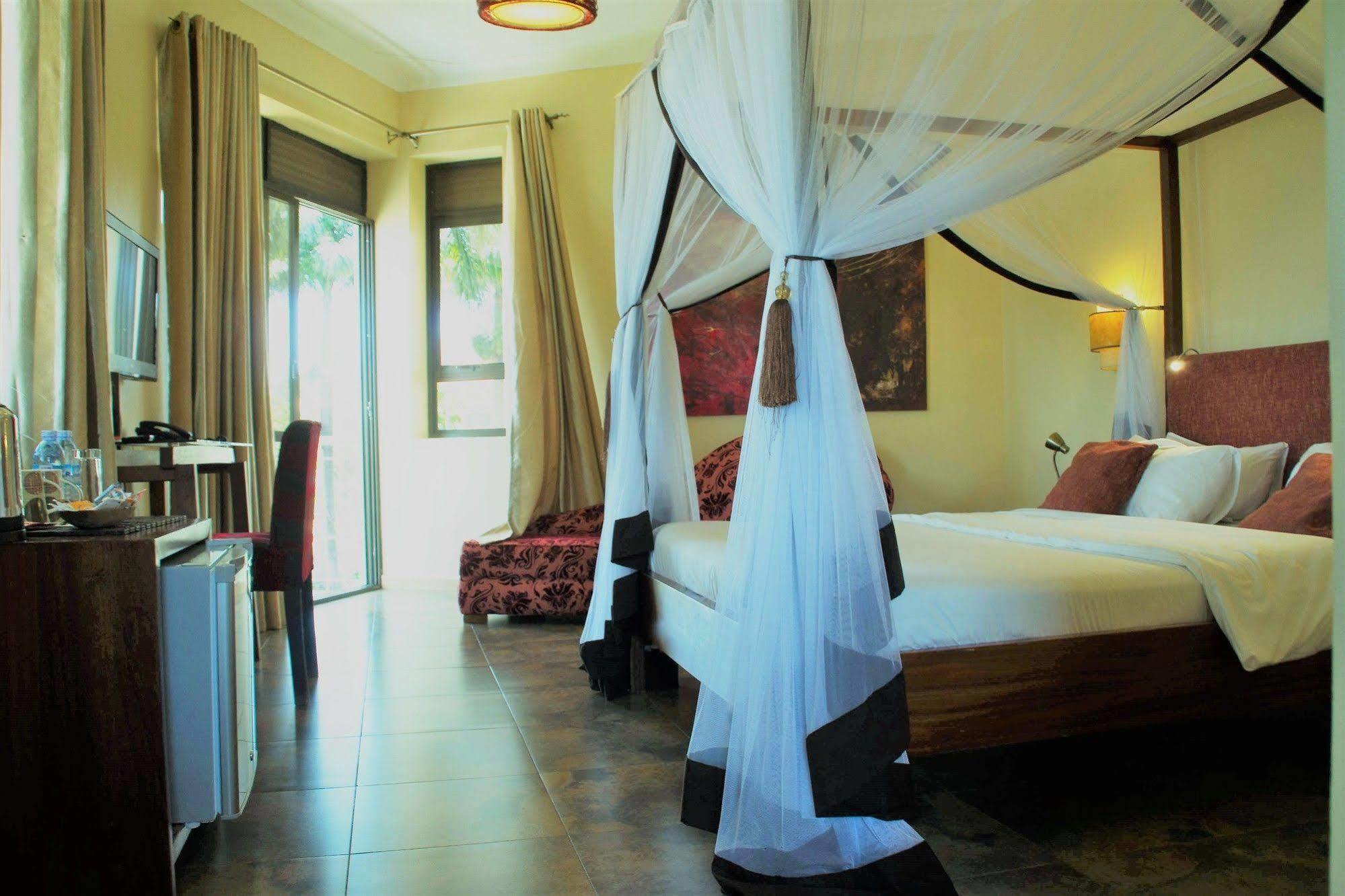 2 Friends Beach Hotel Entebbe Ngoại thất bức ảnh