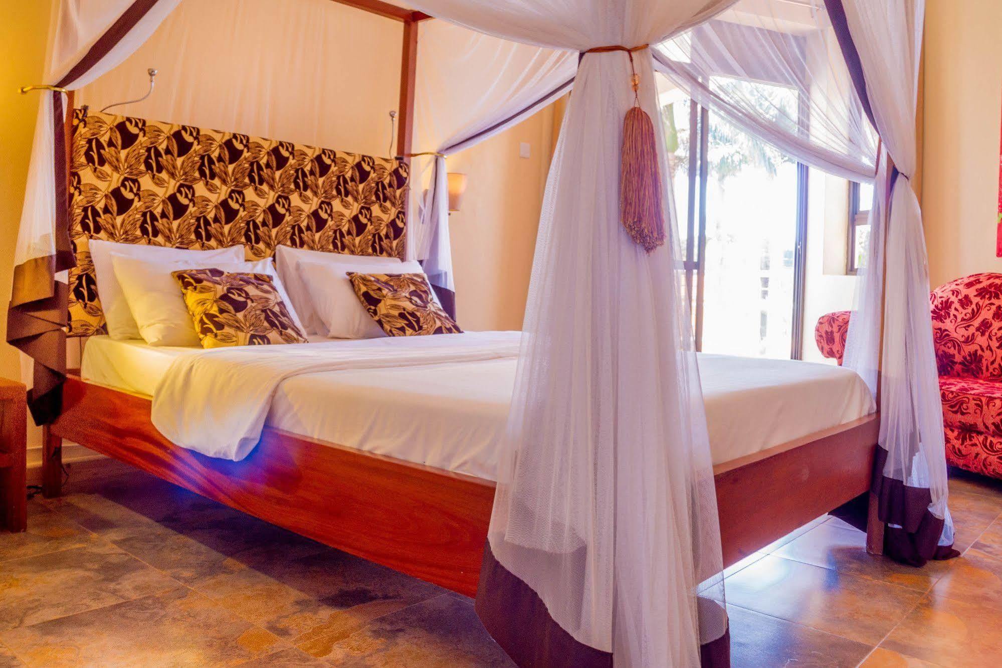 2 Friends Beach Hotel Entebbe Ngoại thất bức ảnh