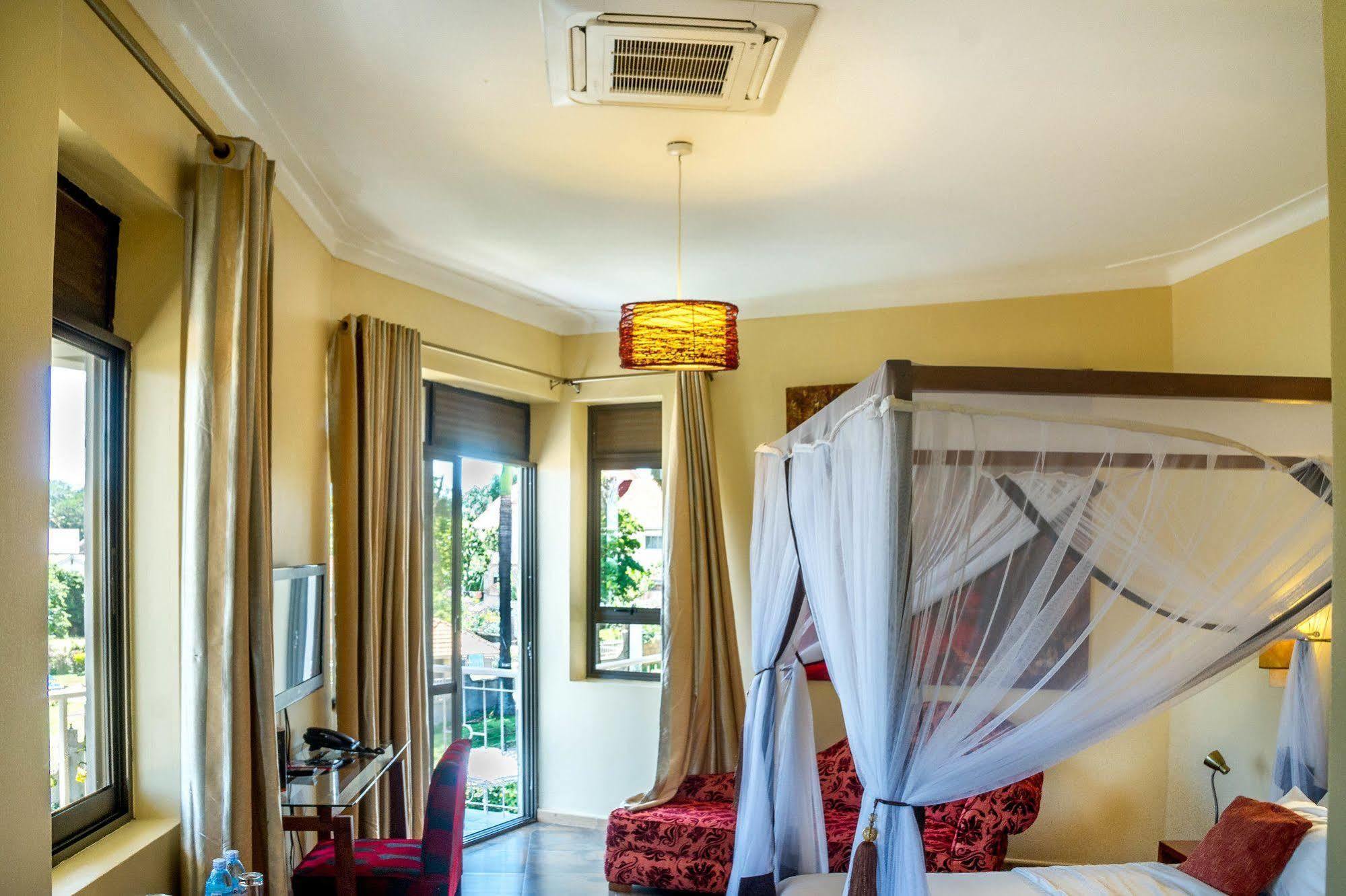 2 Friends Beach Hotel Entebbe Ngoại thất bức ảnh