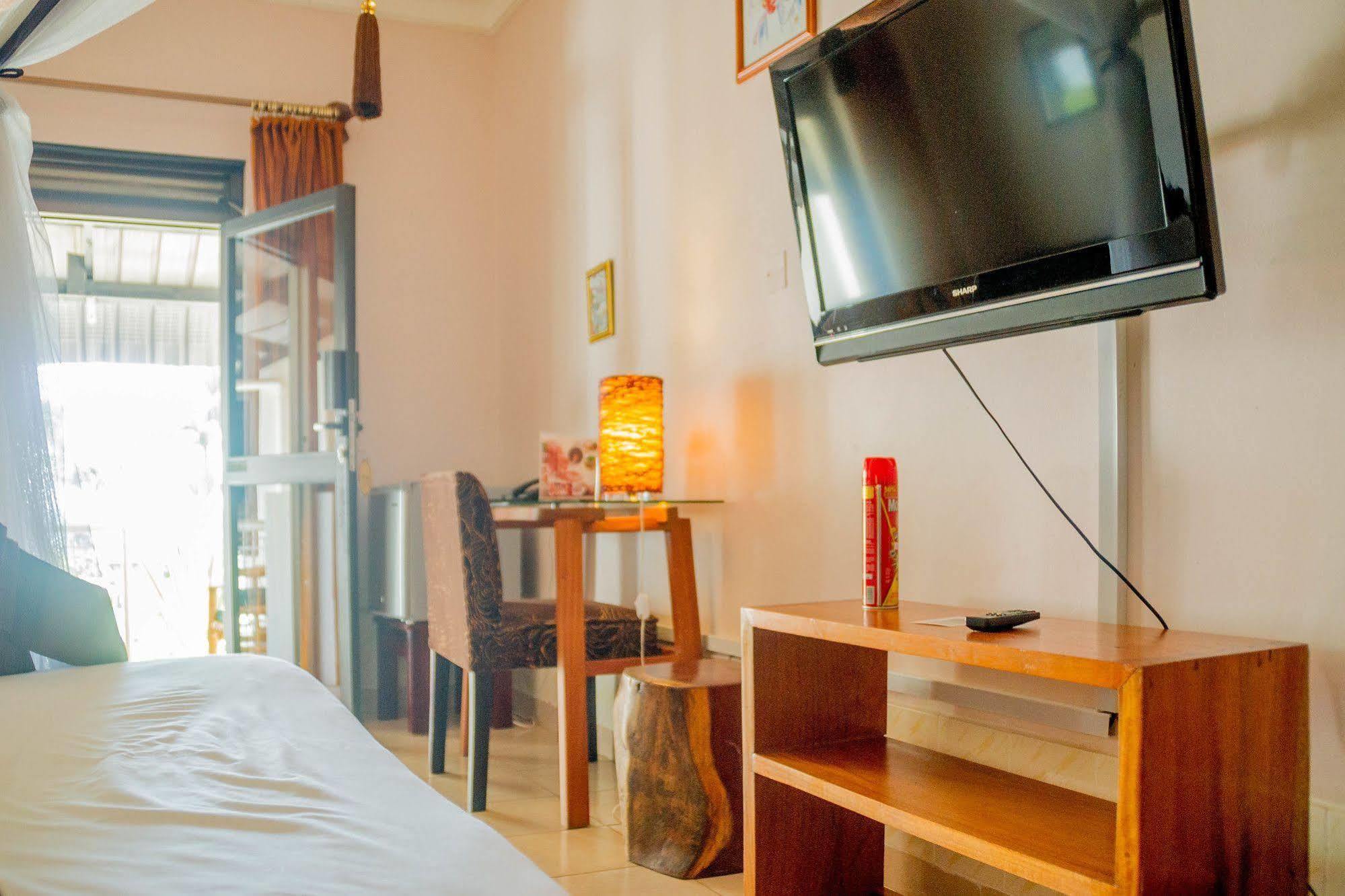 2 Friends Beach Hotel Entebbe Ngoại thất bức ảnh