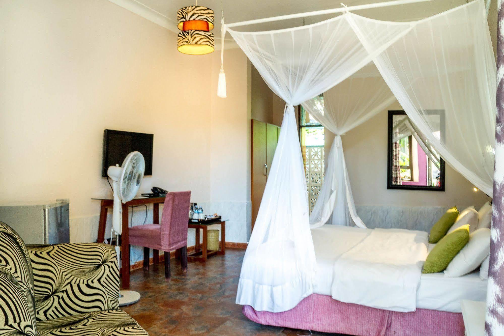 2 Friends Beach Hotel Entebbe Ngoại thất bức ảnh
