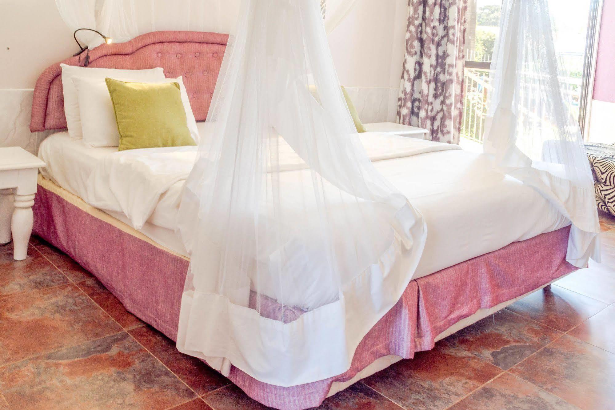 2 Friends Beach Hotel Entebbe Ngoại thất bức ảnh