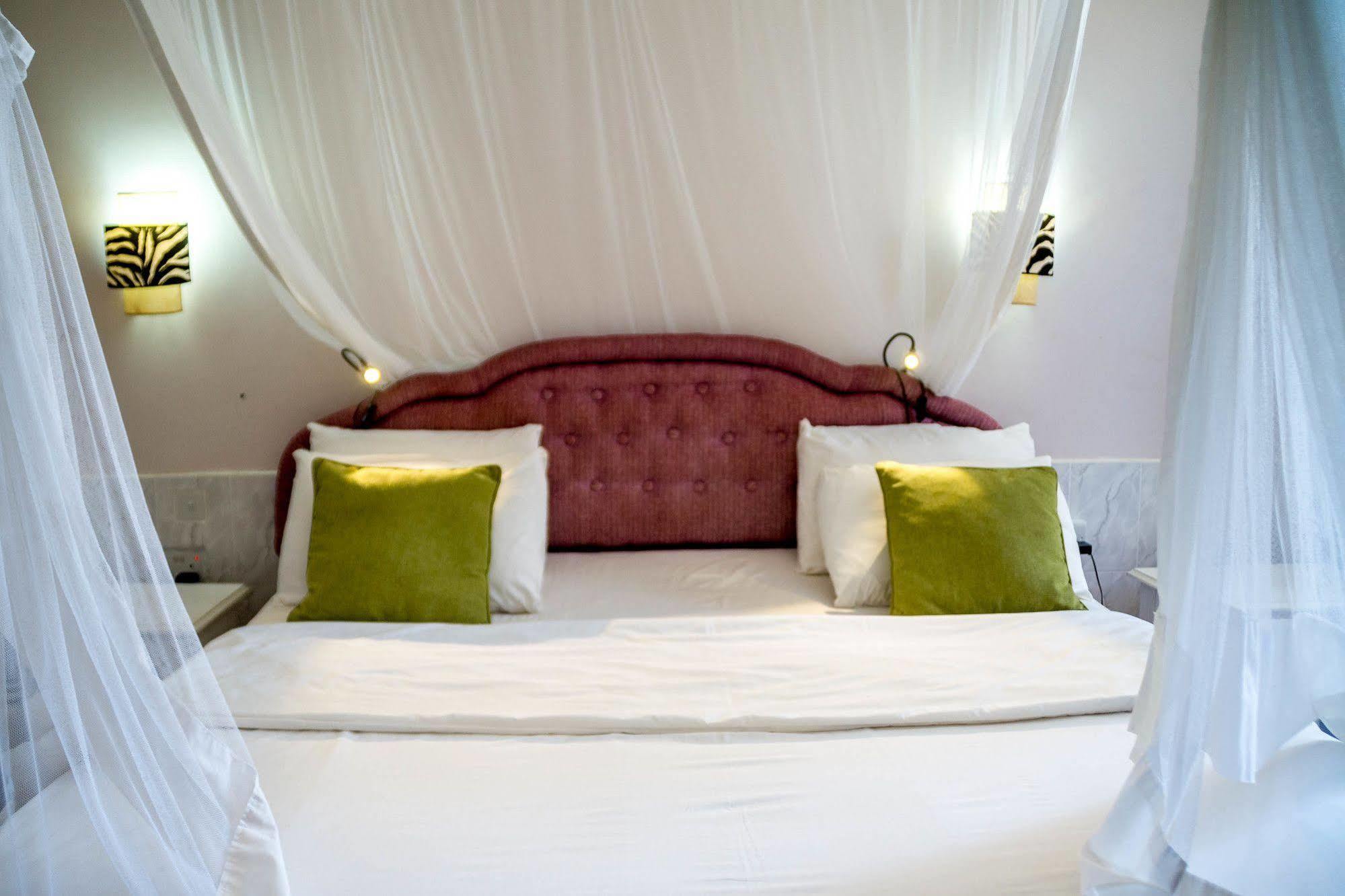 2 Friends Beach Hotel Entebbe Ngoại thất bức ảnh