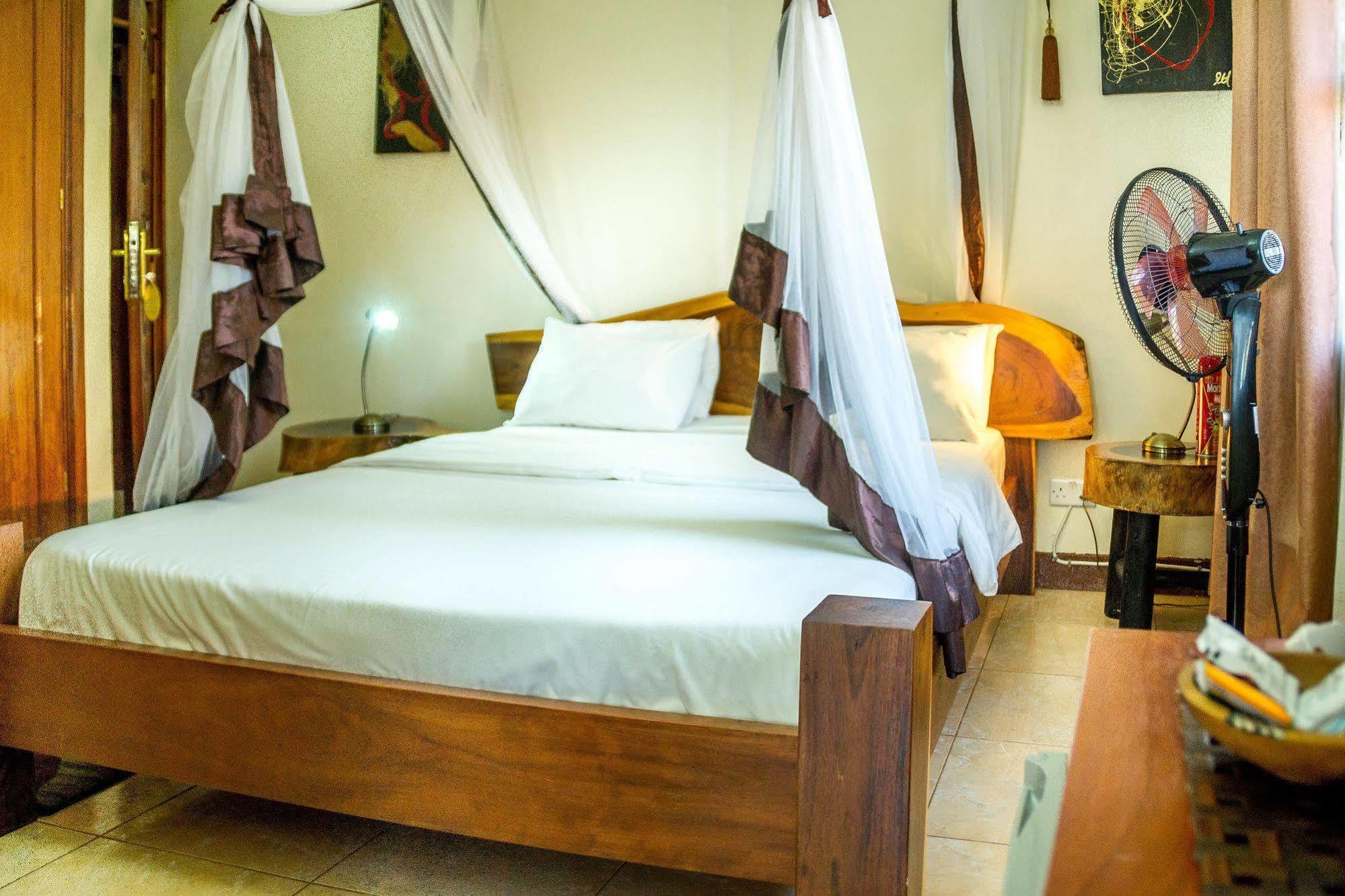 2 Friends Beach Hotel Entebbe Ngoại thất bức ảnh